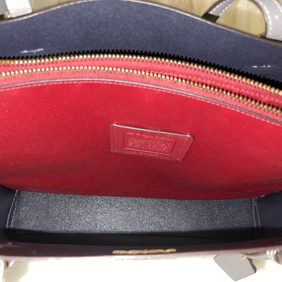 Coach Gray Tote Bag with Structured Design and Gold Hardware - Picture 5 of 6